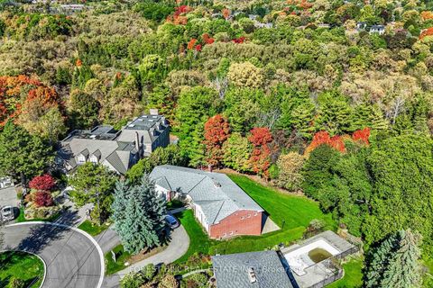 Photo 1 at 10 Courtwood Place, Bayview Village, Toronto