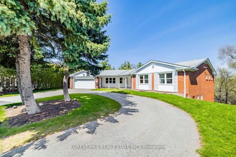 Photo 2 at 10 Courtwood Place, Bayview Village, Toronto