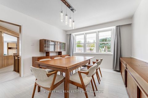 Photo 11 at 10 Courtwood Place, Bayview Village, Toronto