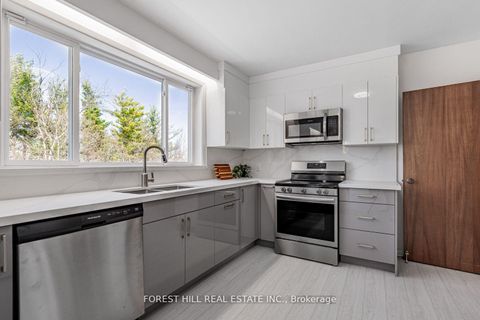 Photo 13 at 10 Courtwood Place, Bayview Village, Toronto
