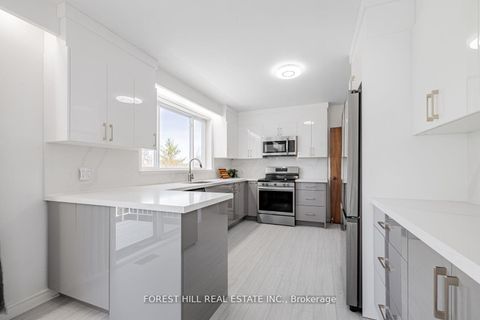 Photo 15 at 10 Courtwood Place, Bayview Village, Toronto
