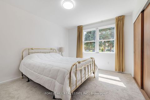 Photo 19 at 10 Courtwood Place, Bayview Village, Toronto