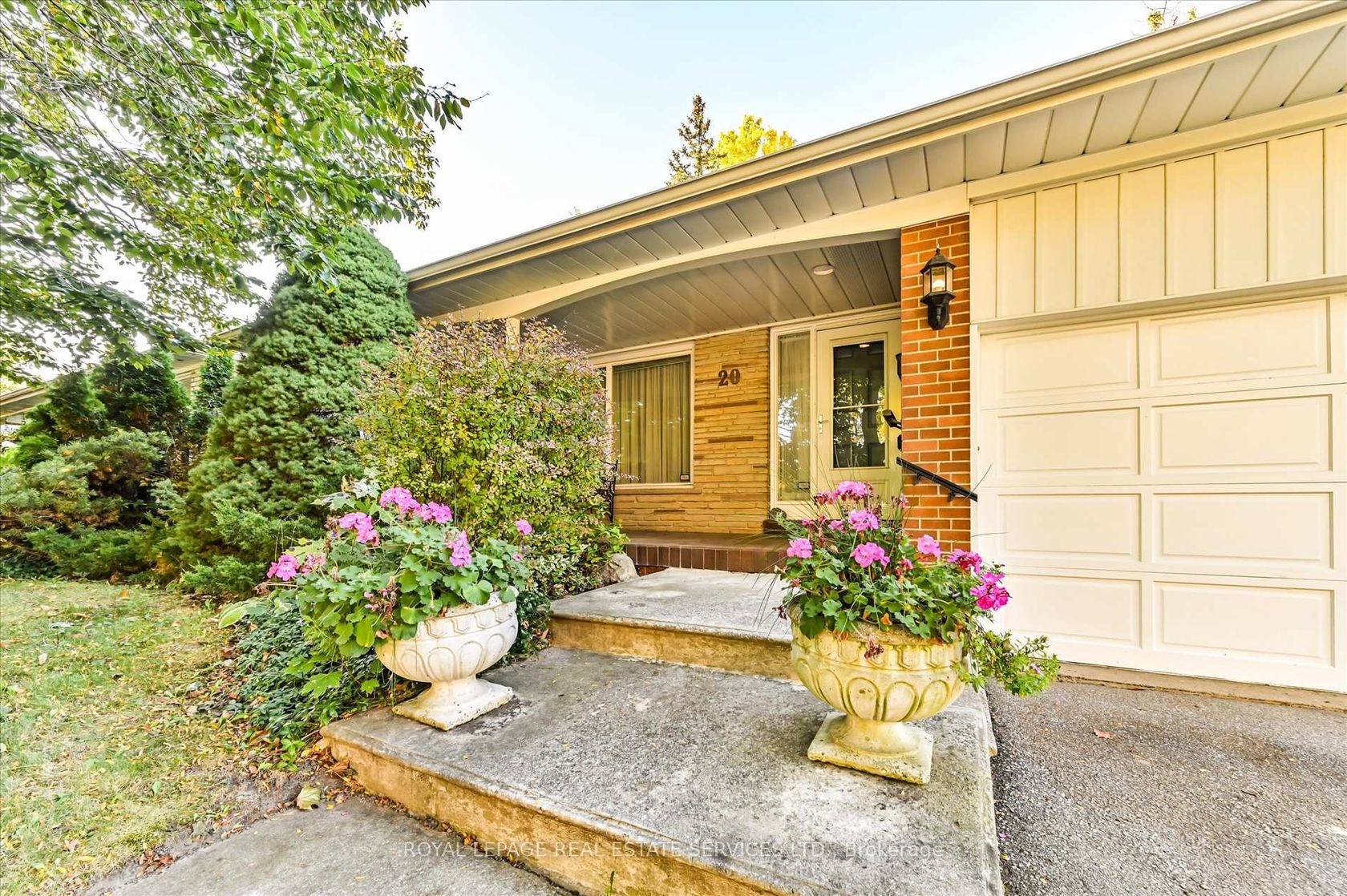 Photo 1 at 20 Widdicombe Hill, Richview, Toronto Photo 1 at 20 Widdicombe Hill, Richview, Toronto