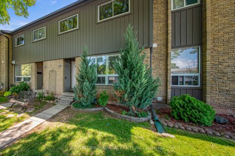 Photo 2 at 3 - 1517 Elm Road, CP College Park, Oakville