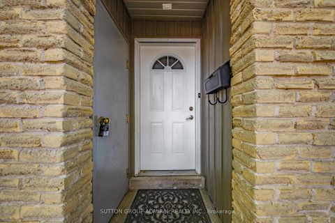 Photo 3 at 3 - 1517 Elm Road, CP College Park, Oakville