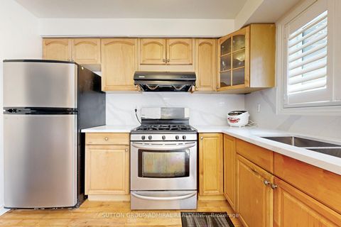 Photo 10 at 3 - 1517 Elm Road, CP College Park, Oakville