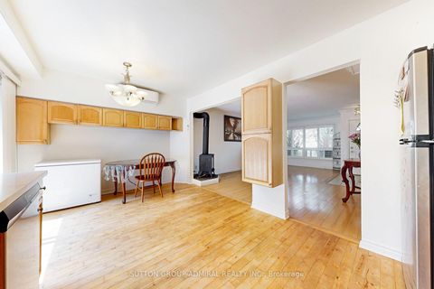 Photo 11 at 3 - 1517 Elm Road, CP College Park, Oakville