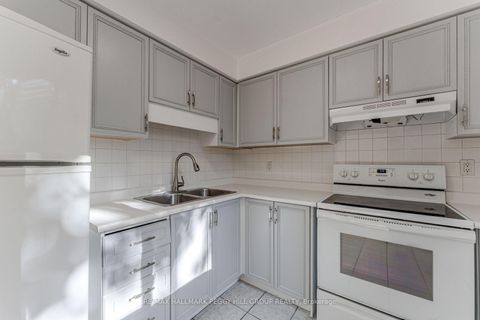 Photo 3 at 7 - 21 Evergreen Court, Ardagh, Barrie
