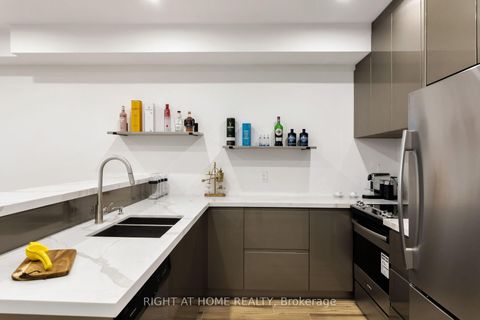Photo 34 at 40 Sixth Street, New Toronto, Toronto