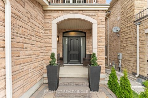 Photo 5 at 22 Worthview Drive, West Woodbridge, Vaughan