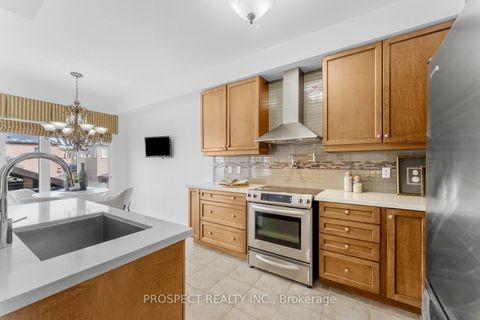 Photo 12 at 22 Worthview Drive, West Woodbridge, Vaughan