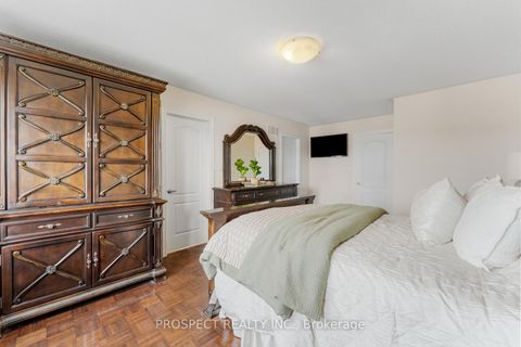 Photo 24 at 22 Worthview Drive, West Woodbridge, Vaughan