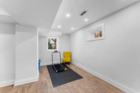 Photo 34 at 22 Worthview Drive, West Woodbridge, Vaughan