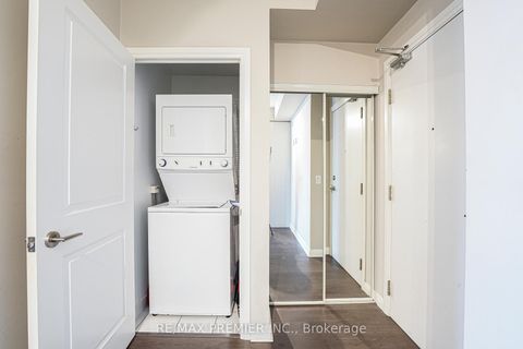 Photo 8 at 1401 - 55 Oneida Crescent, Langstaff, Richmond Hill