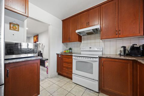 Photo 4 at 23 Riviera Drive W, Glen Shields, Vaughan