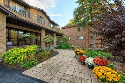 Photo 1 at 17 Black Willow Court, Oak Ridges, Richmond Hill