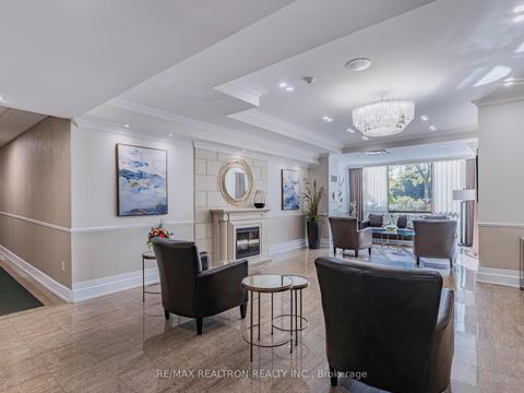 Photo 4 at 1015 - 40 Harding Boulevard W, North Richvale, Richmond Hill