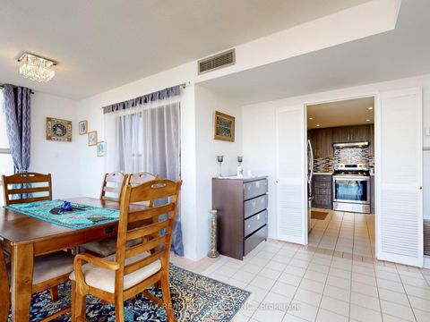 Photo 11 at 1015 - 40 Harding Boulevard W, North Richvale, Richmond Hill