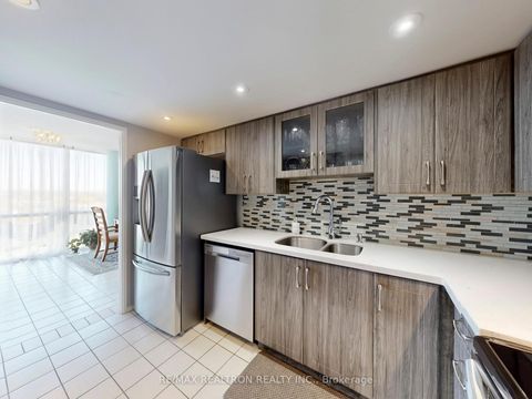 Photo 15 at 1015 - 40 Harding Boulevard W, North Richvale, Richmond Hill