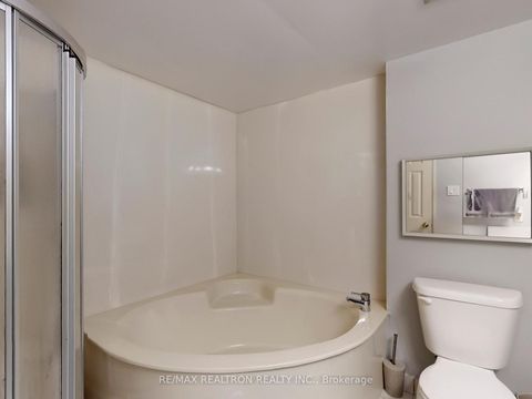 Photo 28 at 1015 - 40 Harding Boulevard W, North Richvale, Richmond Hill