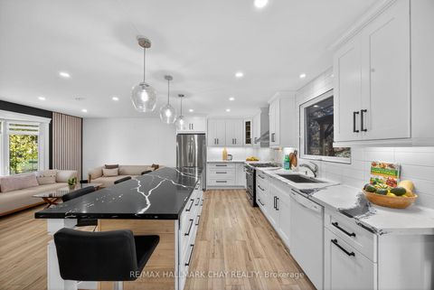 Photo 2 at 207 Merrett Drive, Painswick North, Barrie