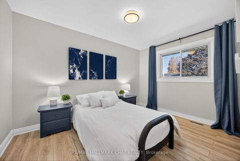 Photo 8 at 207 Merrett Drive, Painswick North, Barrie