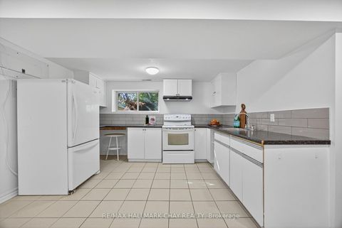 Photo 13 at 207 Merrett Drive, Painswick North, Barrie