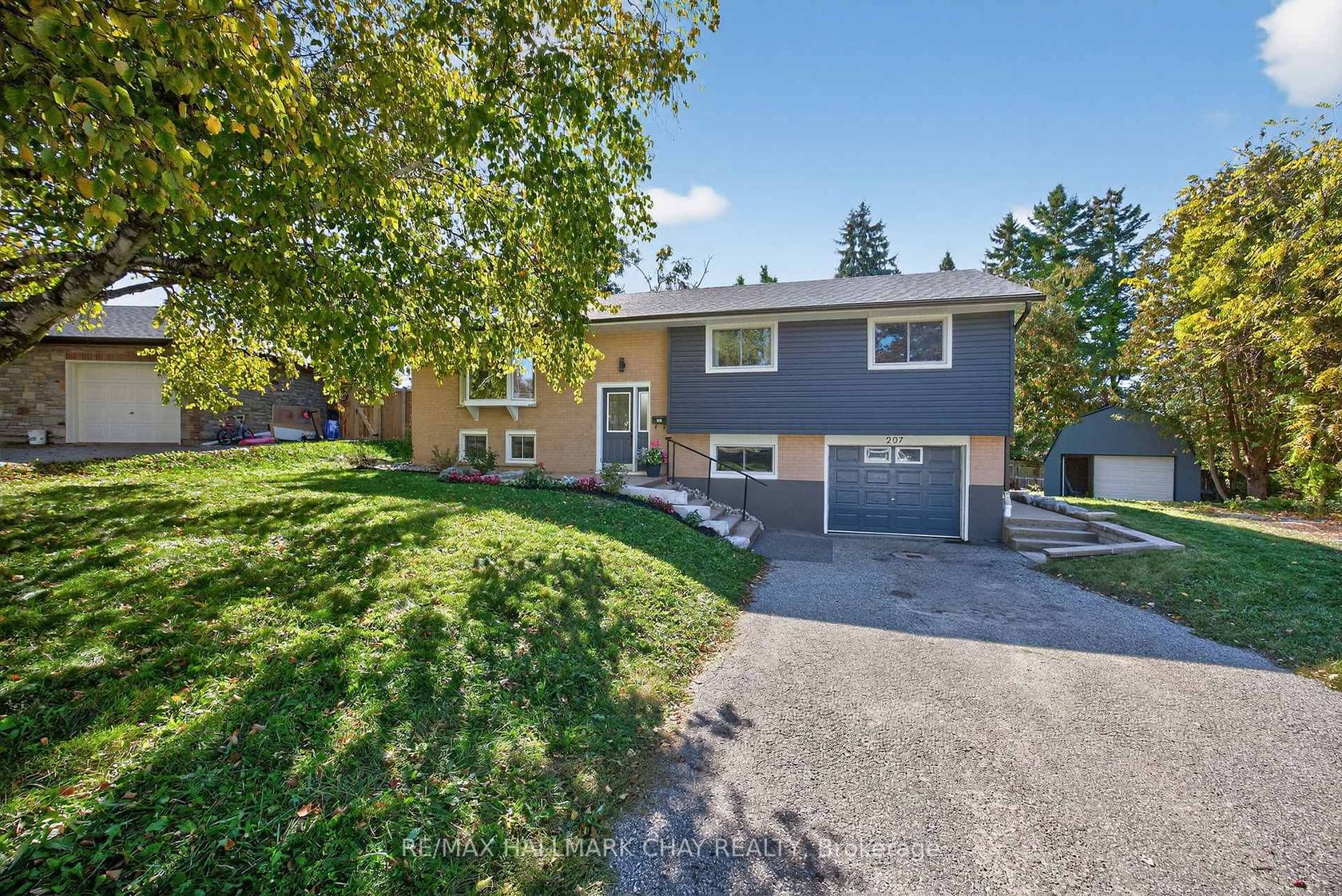 207 Merrett Drive, Painswick North, Barrie photo number 2 207 Merrett Drive, Painswick North, Barrie photo number 2