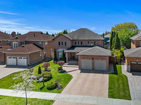 Photo 2 at 42 Columbus Avenue, East Woodbridge, Vaughan