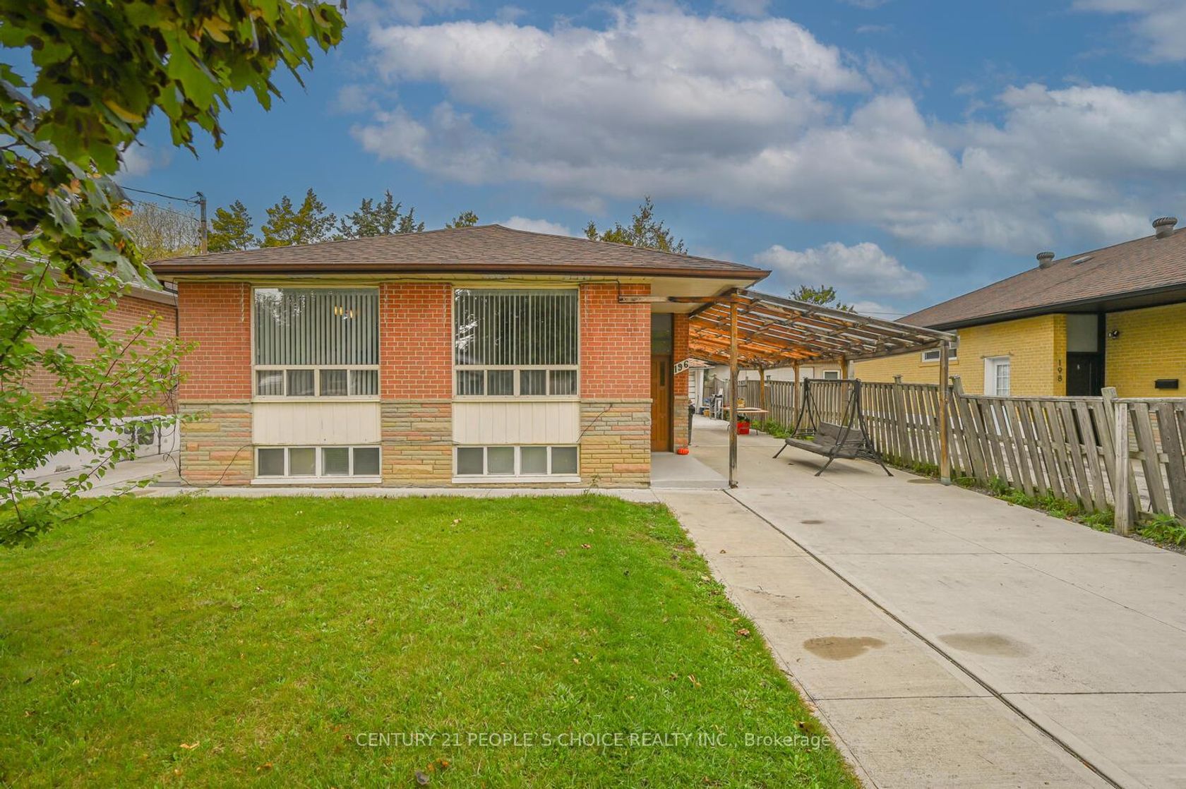196 Taysham Crescent, Beaumonde Heights, Toronto photo number 2