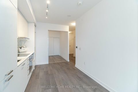 Photo 6 at 1019 - 38 Honeycrisp Crescent, Concord, Vaughan