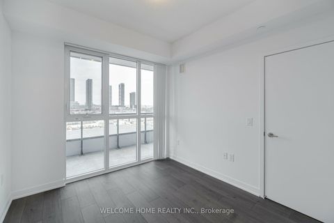 Photo 11 at 1019 - 38 Honeycrisp Crescent, Concord, Vaughan