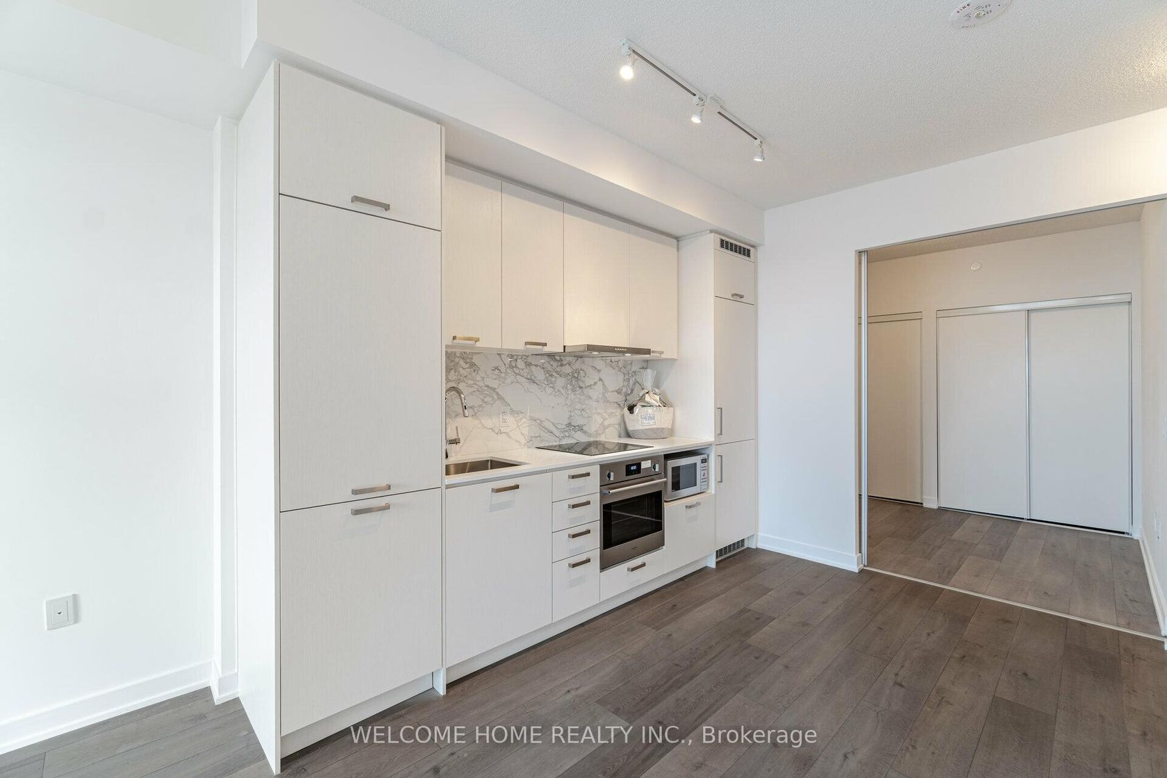 1019 - 38 Honeycrisp Crescent, Concord, Vaughan photo number 2