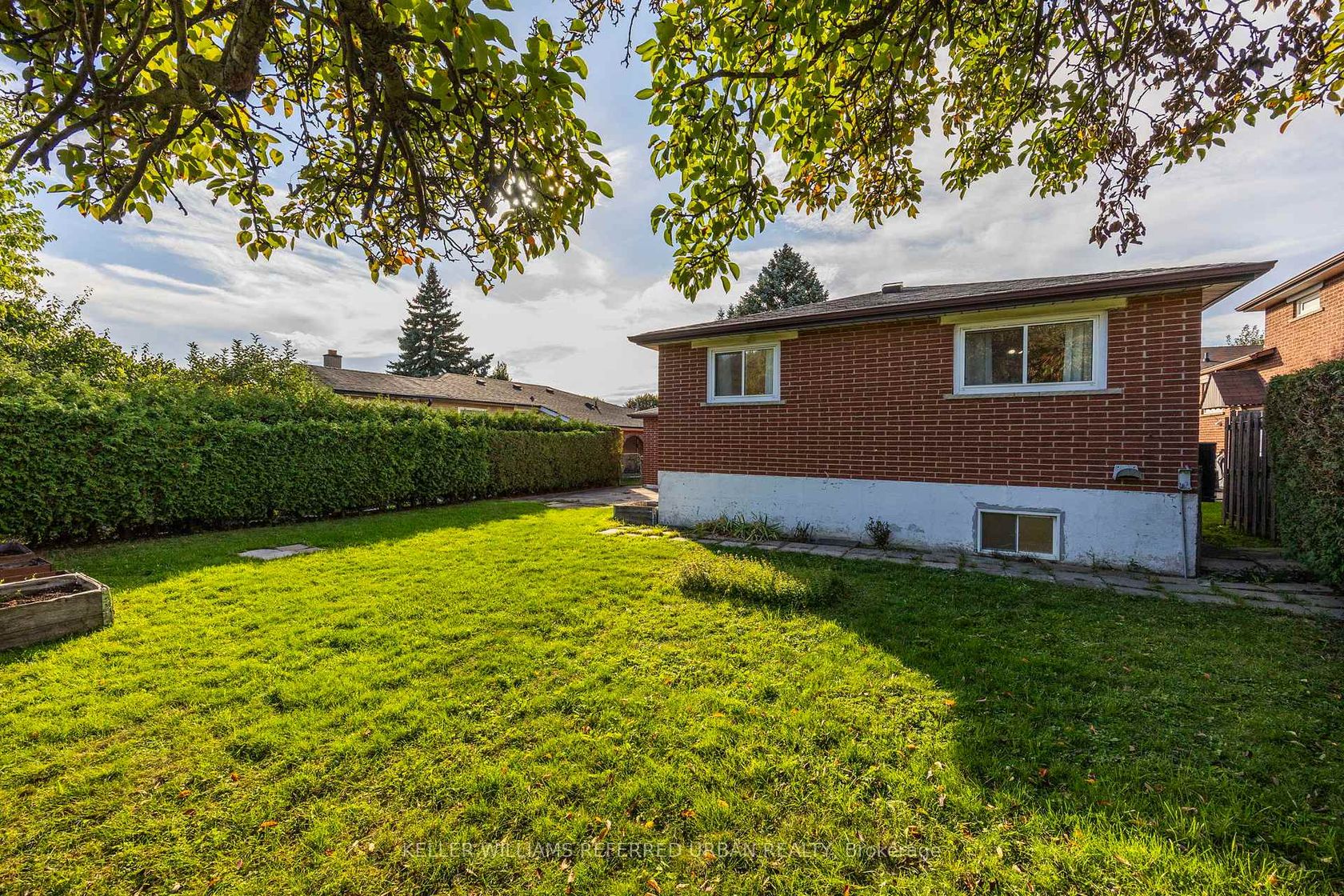 Photo 34 at 17 Madron Crescent, York University Heights, Toronto Photo 34 at 17 Madron Crescent, York University Heights, Toronto
