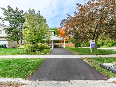 Photo 2 at 43 Kingland Crescent, Don Valley Village, Toronto