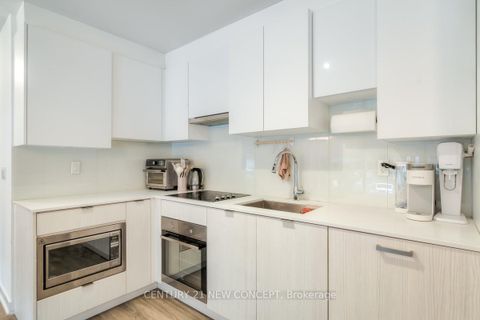 Photo 10 at 210 - 99 Broadway Avenue, Mount Pleasant West, Toronto