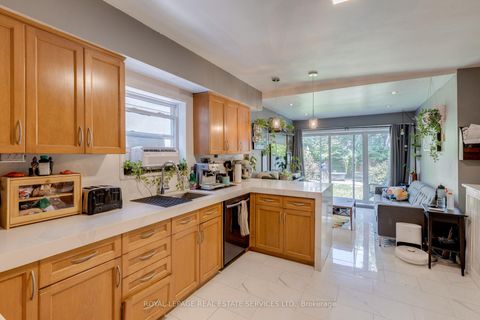 Photo 10 at 10 Follis Avenue, Annex, Toronto