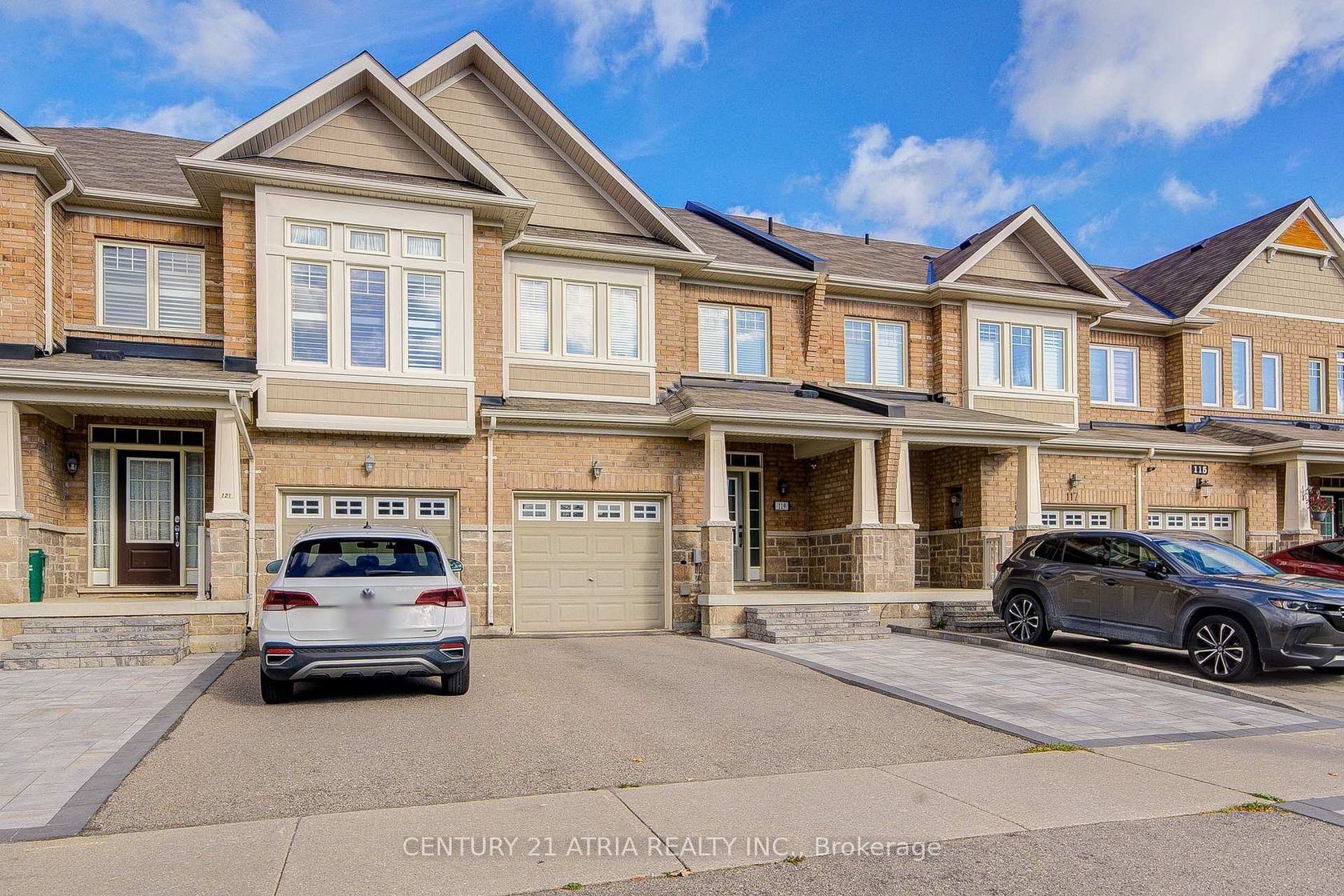 119 Windrow Street, Jefferson, Richmond Hill photo number 2