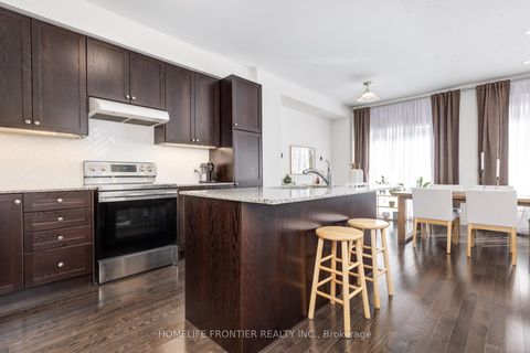 Photo 5 at 29 Bellflower Lane, Oak Ridges Lake Wilcox, Richmond Hill