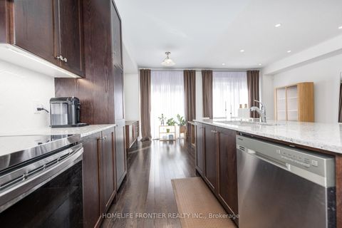 Photo 8 at 29 Bellflower Lane, Oak Ridges Lake Wilcox, Richmond Hill