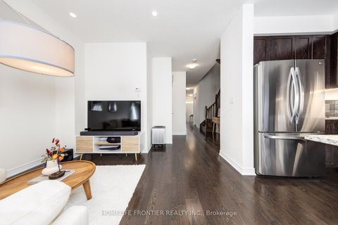 Photo 12 at 29 Bellflower Lane, Oak Ridges Lake Wilcox, Richmond Hill