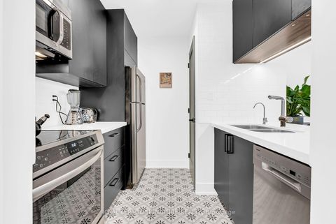 Photo 14 at 155 - 24 Southport Street, Swansea, Toronto