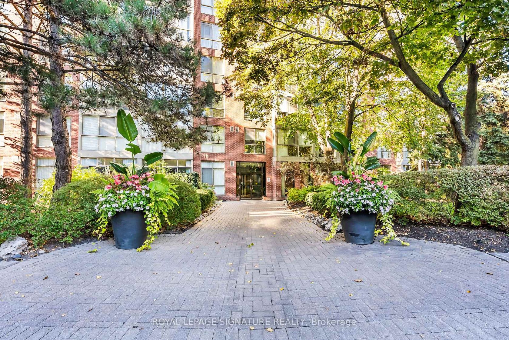 Photo 4 at 155 - 24 Southport Street, Swansea, Toronto Photo 4 at 155 - 24 Southport Street, Swansea, Toronto