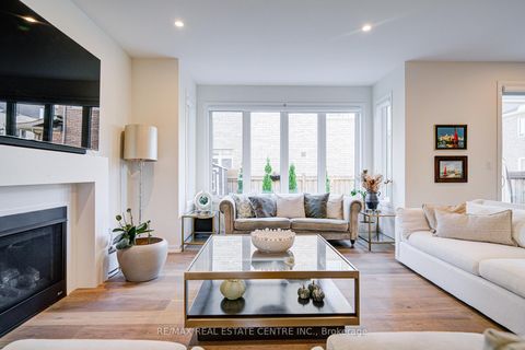 Photo 12 at 3268 Cloise Way, GO Glenorchy, Oakville