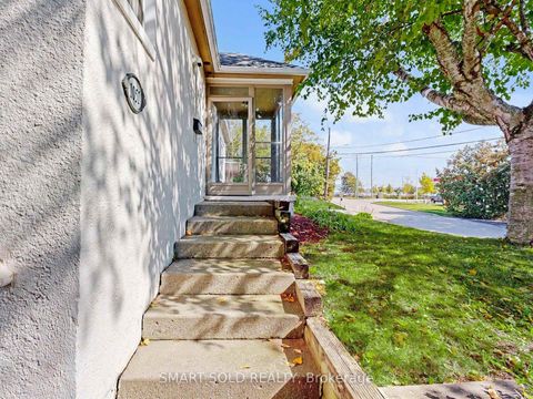 Photo 3 at 1051 Janette Street, Leslie Valley, Newmarket