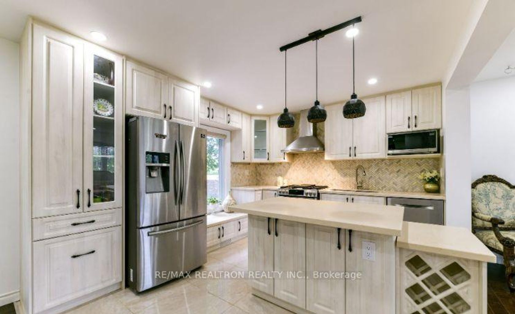 Photo 8 at 68 Devondale Avenue, Newtonbrook West, Toronto Photo 8 at 68 Devondale Avenue, Newtonbrook West, Toronto