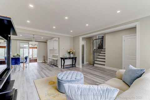 Photo 2 at 46 Bowerbank Drive, Newtonbrook East, Toronto