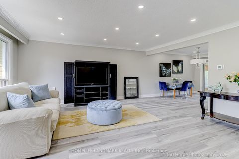 Photo 3 at 46 Bowerbank Drive, Newtonbrook East, Toronto