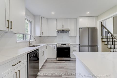 Photo 5 at 46 Bowerbank Drive, Newtonbrook East, Toronto