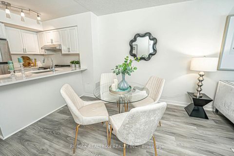 Photo 13 at 318 - 230 King Street E, Moss Park, Toronto